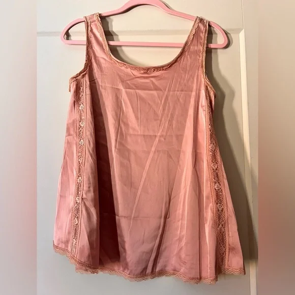 POL Pink lace Embellished Sleeveless Tank Top NWOT has small deodorant markings - Picture 2 of 7